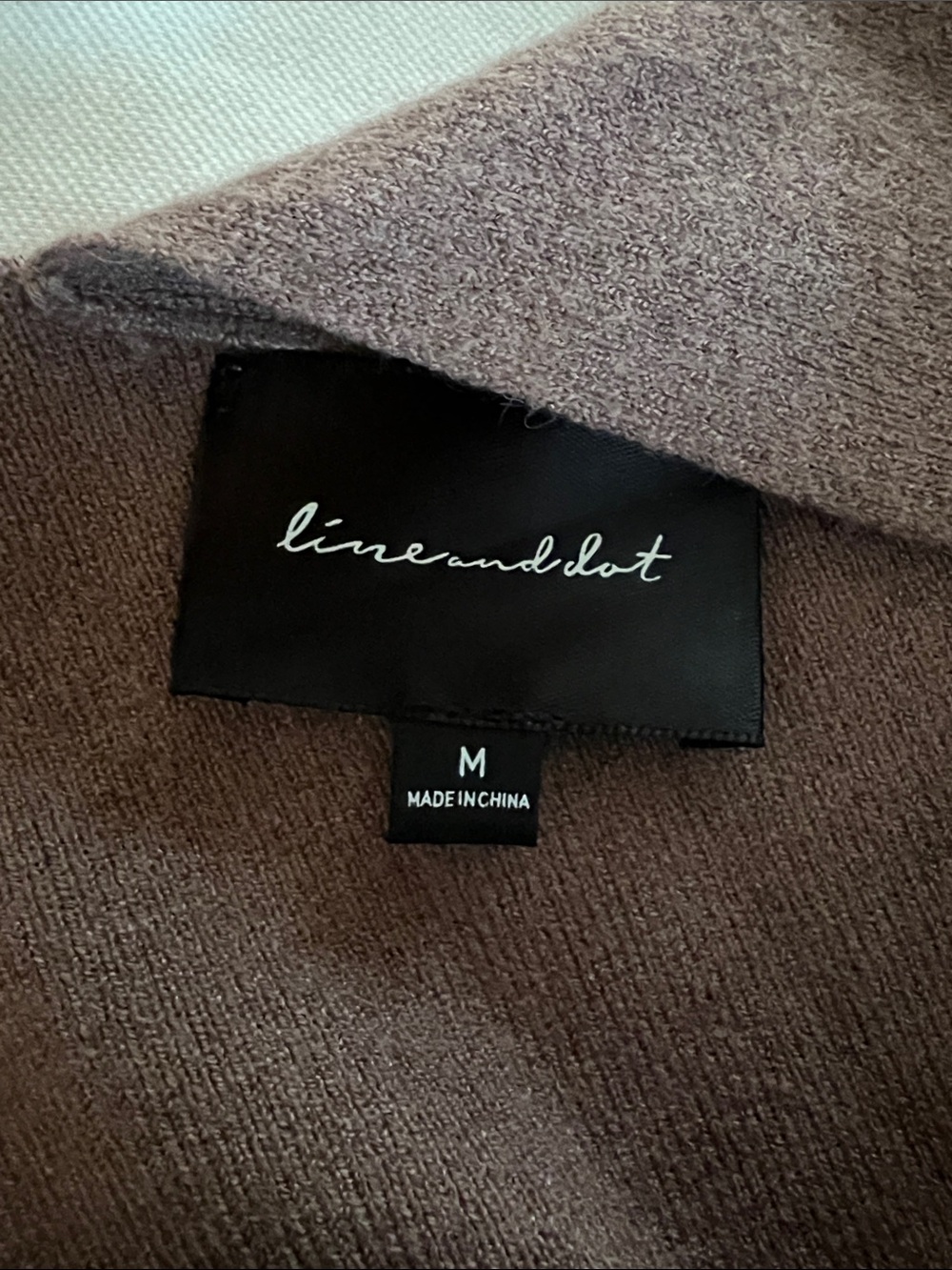 Line & Dot sweater - Picture 2 of 3